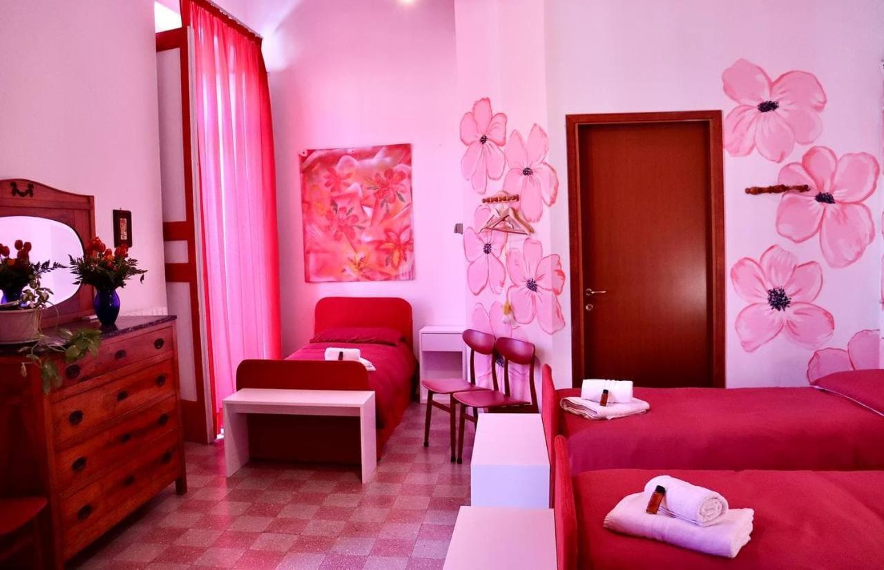 Casa Di Chiara Hostel Crotone Exterior photo