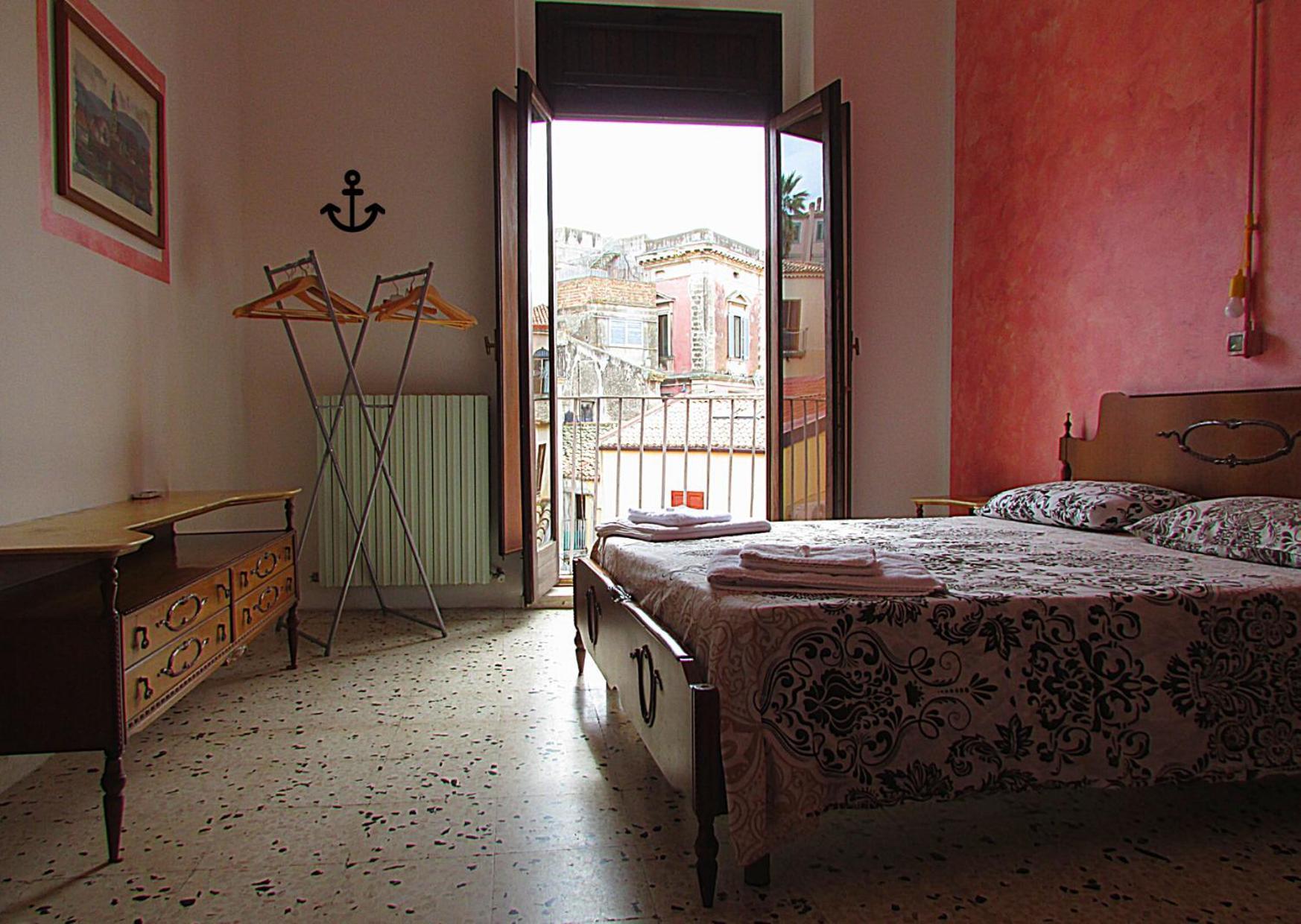 Casa Di Chiara Hostel Crotone Exterior photo