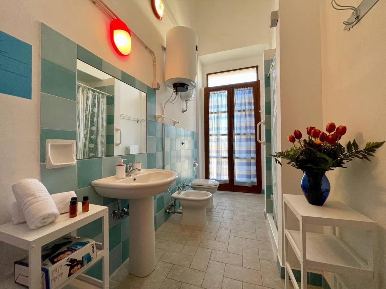 Casa Di Chiara Hostel Crotone Exterior photo