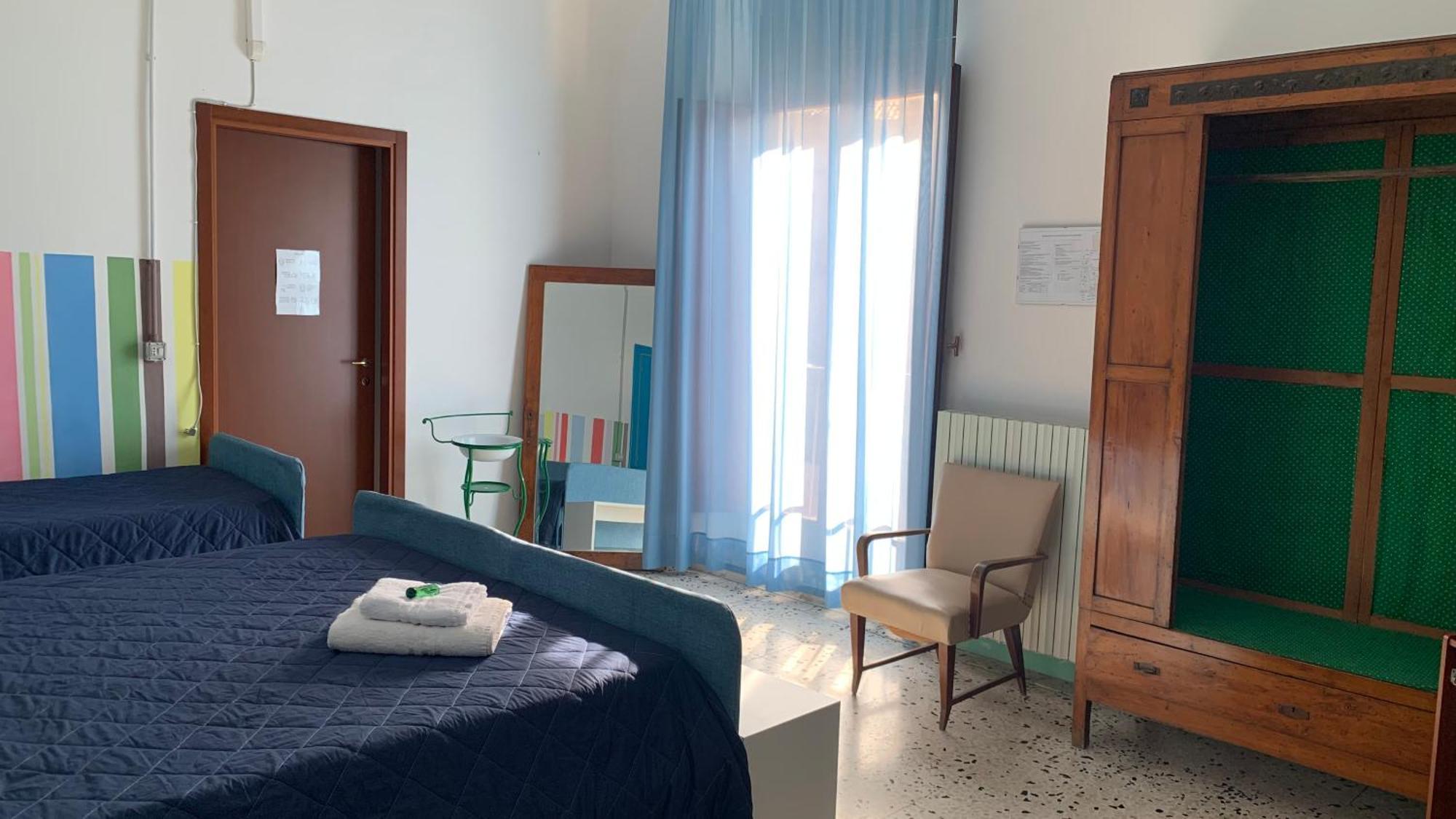 Casa Di Chiara Hostel Crotone Exterior photo