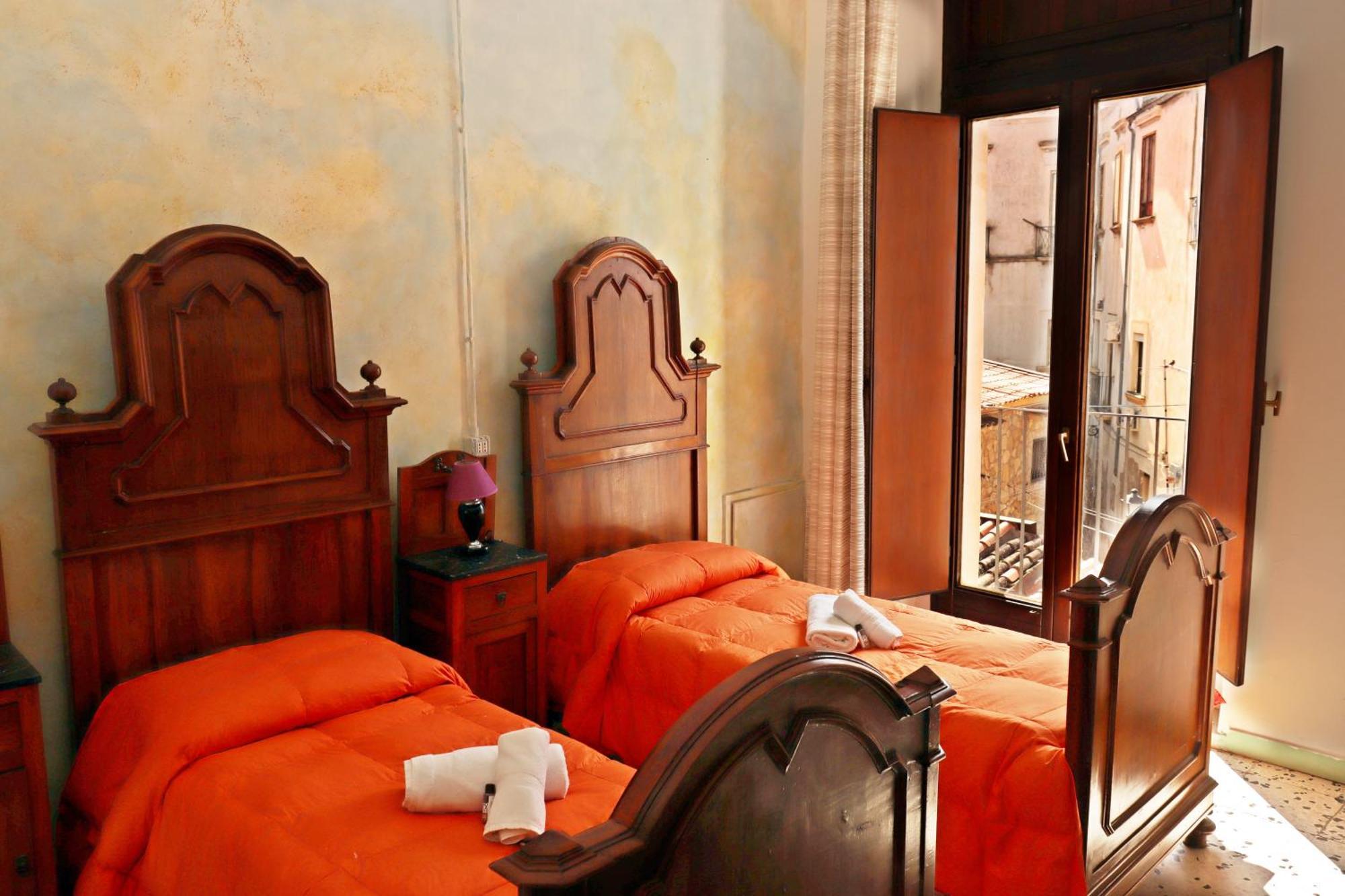 Casa Di Chiara Hostel Crotone Exterior photo