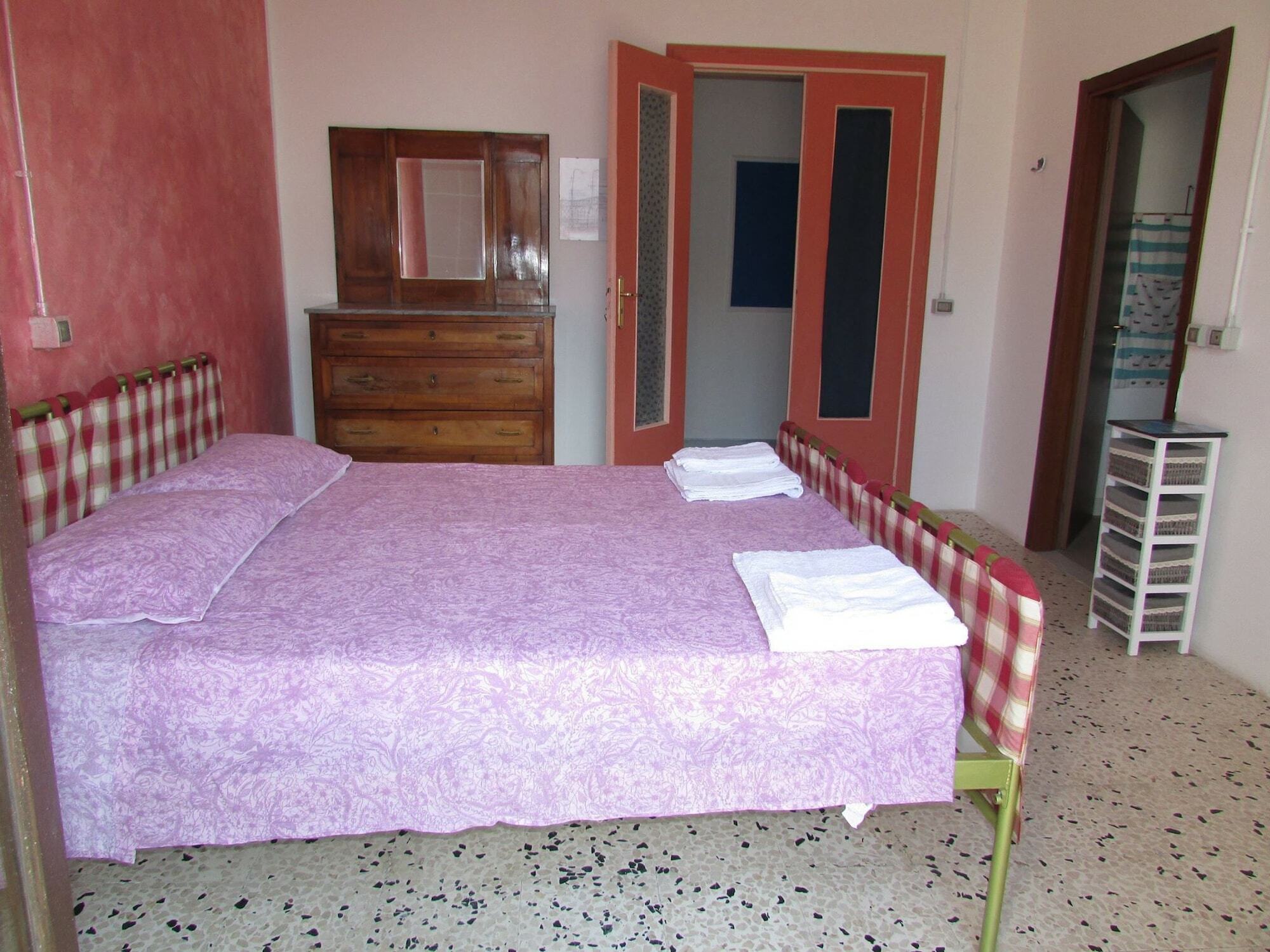 Casa Di Chiara Hostel Crotone Exterior photo